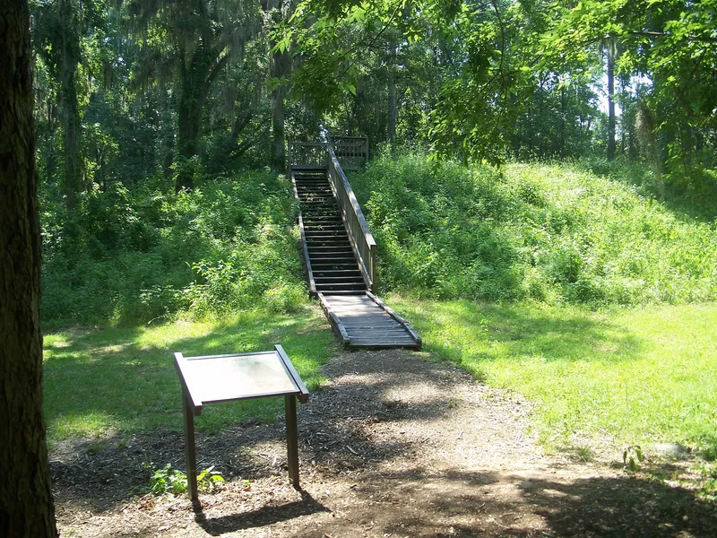 Tallahassee, Florida: Lake Jackson Mounds Archaeological State Park