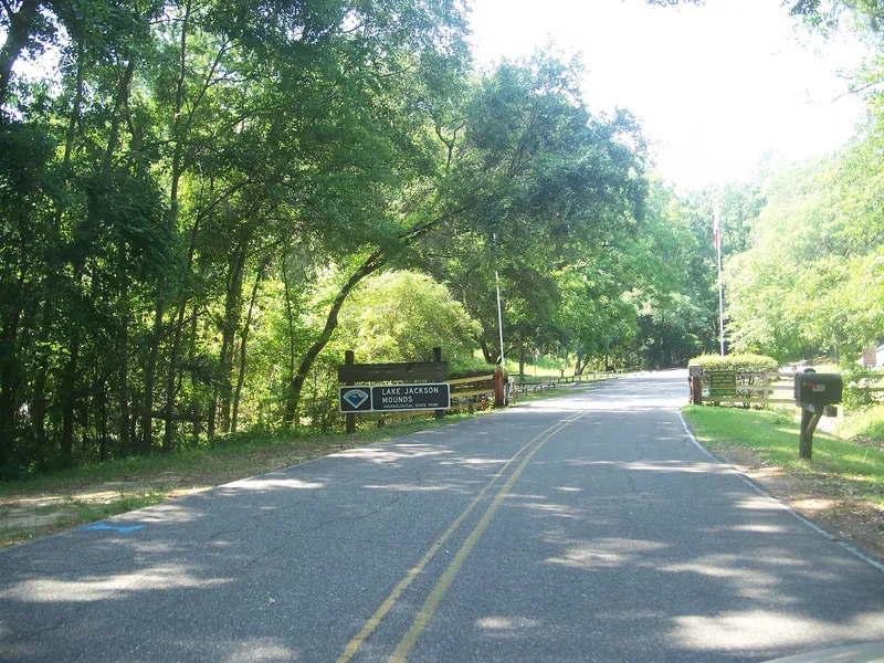 Tallahassee, Florida: Lake Jackson Mounds Archaeological State Park