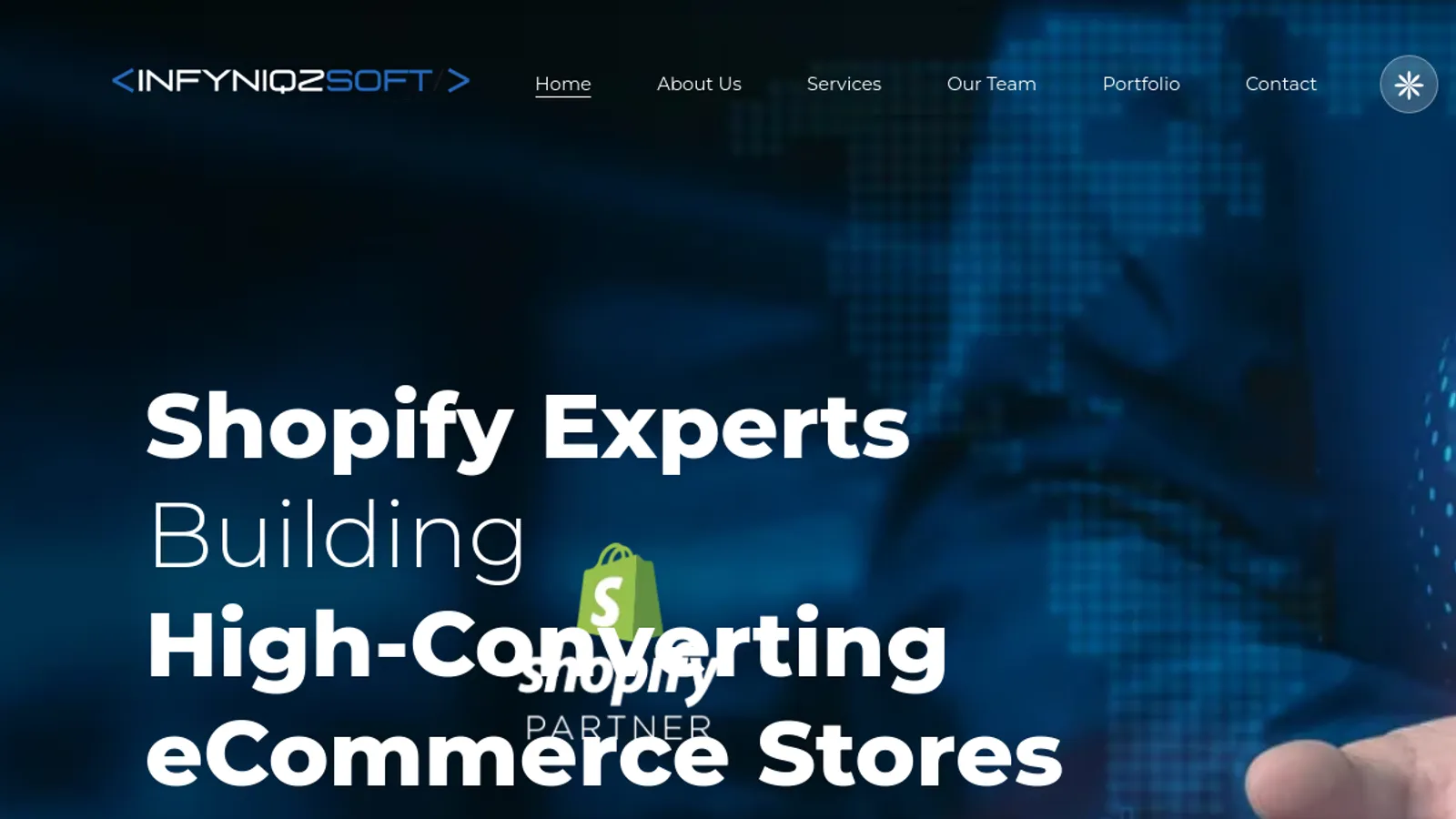 Screenshot of the InfyniqzSoft homepage