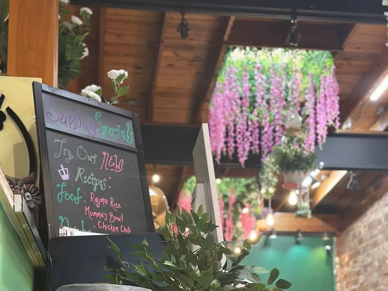 Twisted Sisters’ Bubble Brew & Bakery