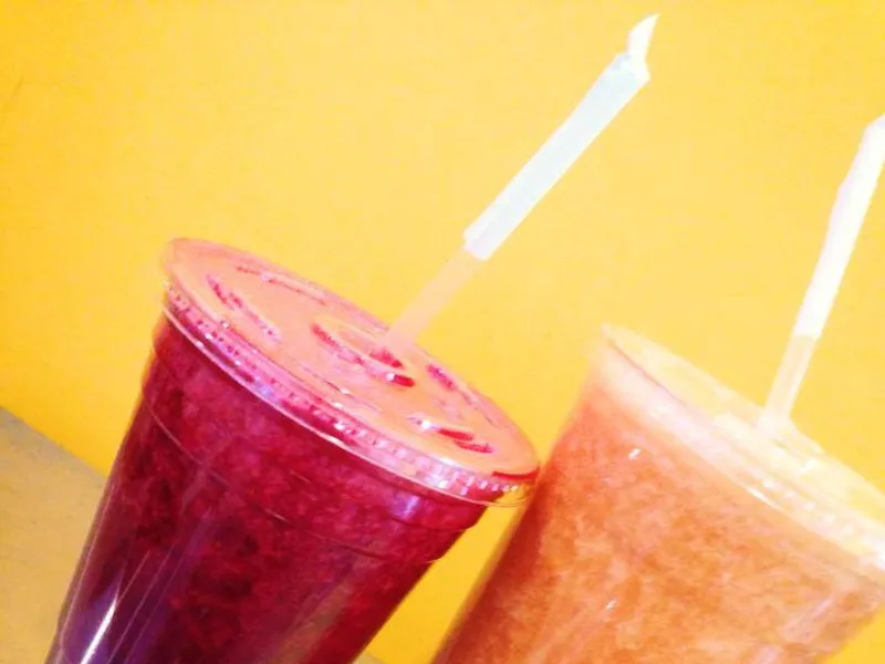 Jiggle Berry Juice Bar