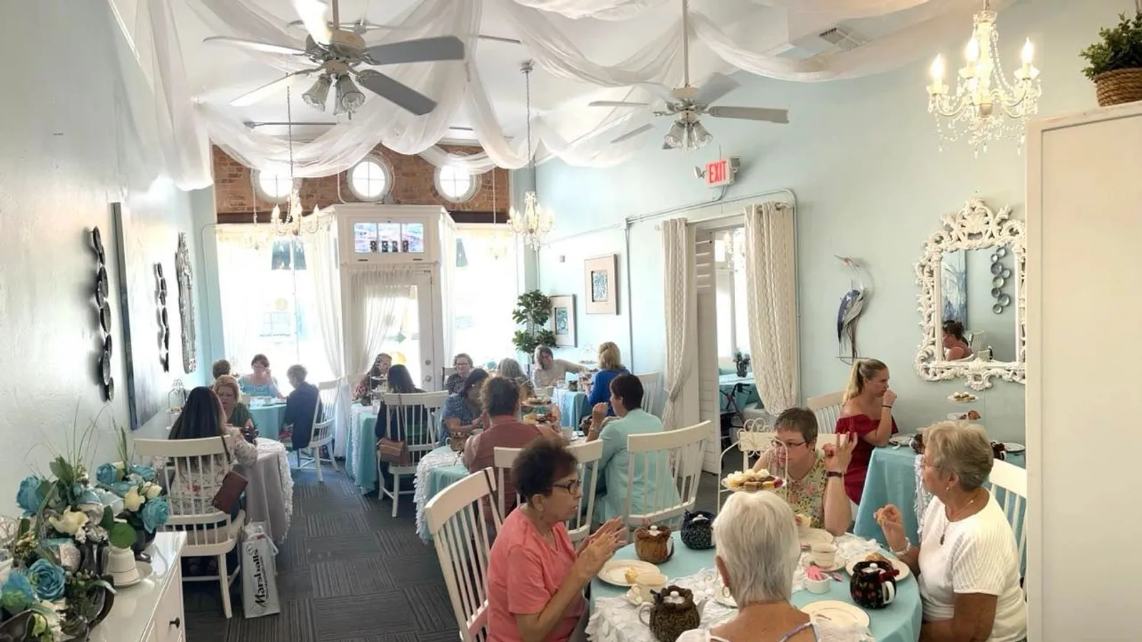 The White Heron Tea & Gifts